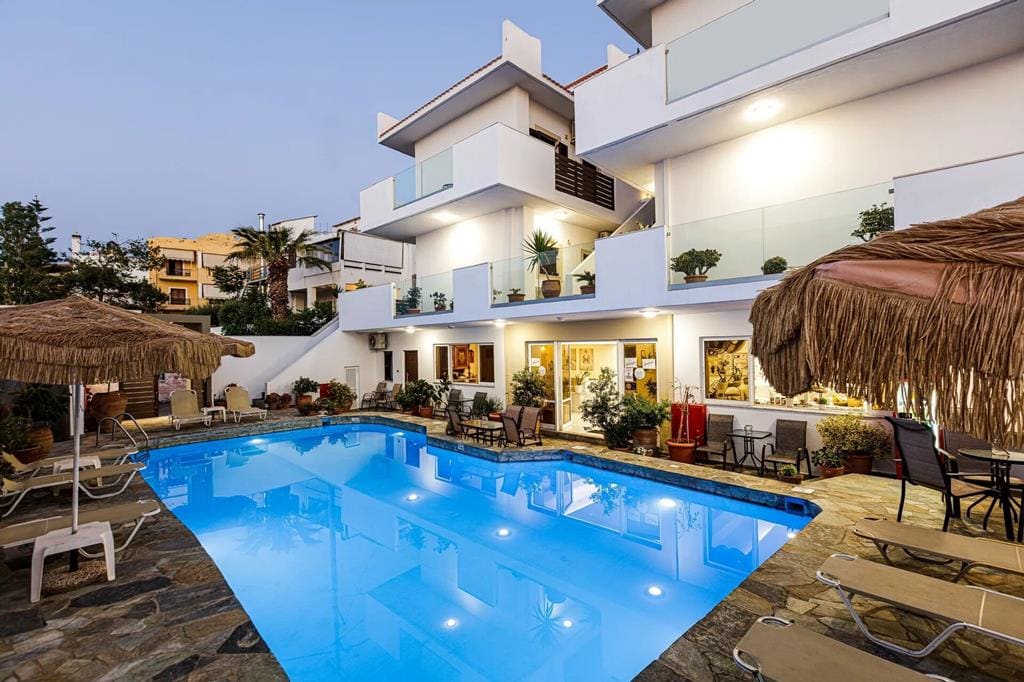 Kastelli Studios & Apartments in Panormo