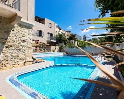 Philoxenia Apartments in Panormo