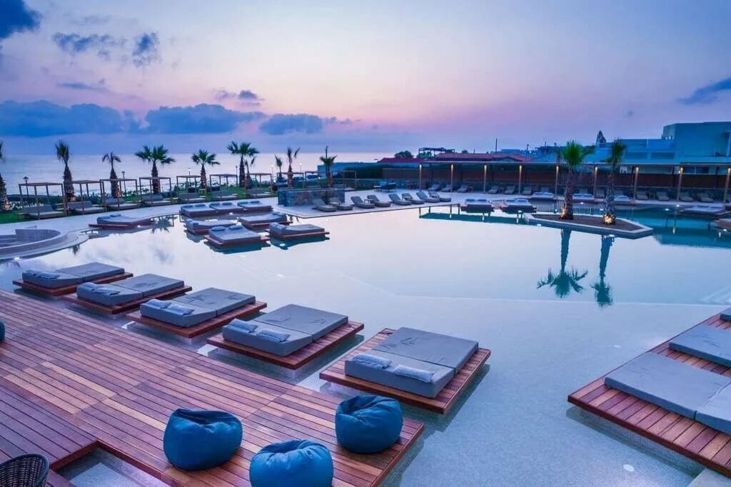 SENSEANA Seaside Resort & Spa in Analipsi