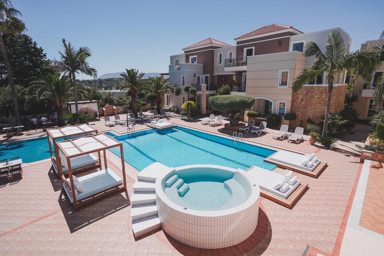 Socrates Apartmens & Restaurant in Milatos